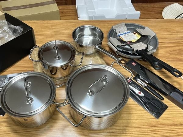 Đồ bếp (nồi, chảo, dao kéo…)